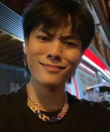 娱乐吃瓜小杨哥视频,小杨哥带你吃瓜探秘幕后故事